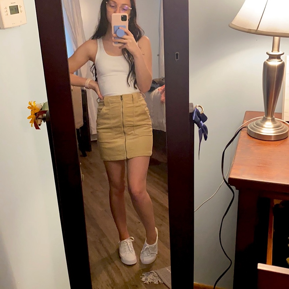 NWOT Hollister tan corduroy zip skirt